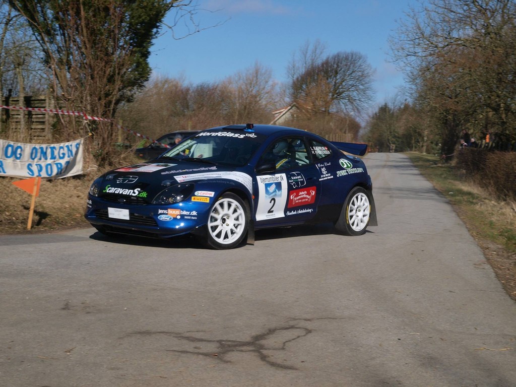Lokale Lars Bjerrum fra arrangørklubben der her er på vej gennem et sving i Vejrum Kirkeby var 6. hurtigst i sin Ford Puma Kit Car
(Foto: Allan Post Christiansen)